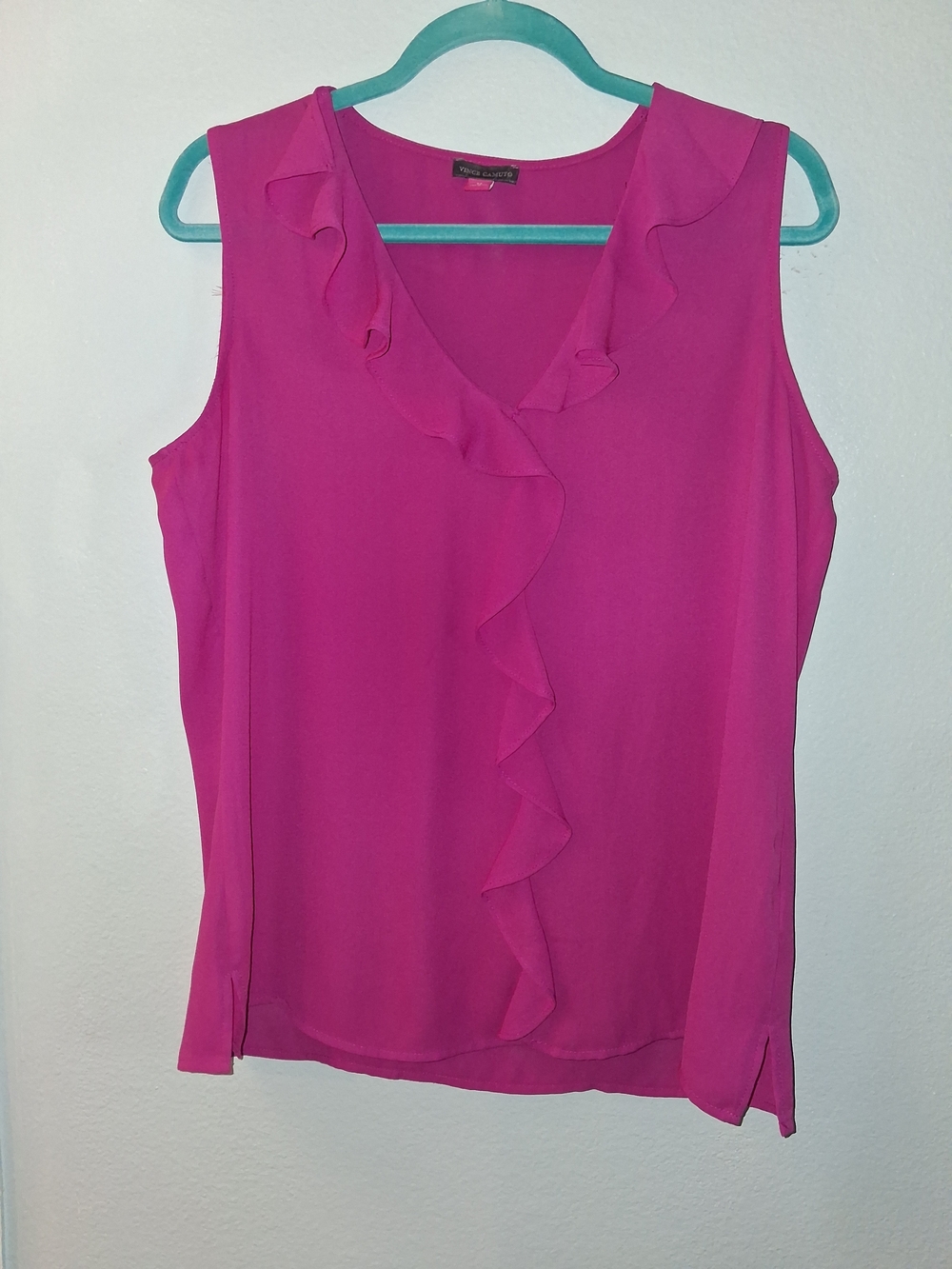 Vince Camuto Sleeveless Ruffle V-Neck Blouse in Pink | Size M